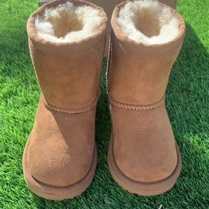 Toddler UGG boots size 6